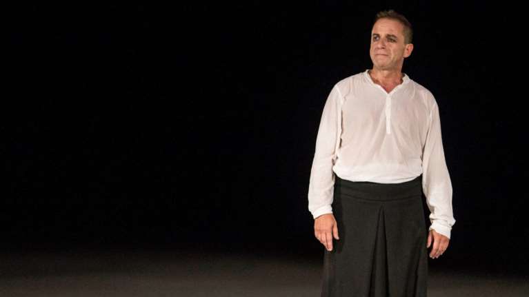 Το χρονικό της &quot;αποκαθήλωσης&quot; Λιγνάδη: Από τους ψιθύρους στην παραίτηση, τις καταγγελίες &quot;φωτιά&quot; και τη σύλληψη