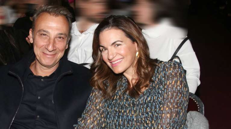 Ολγα Κεφαλογιάννη: Χειμερινή εμφάνιση στη Θεσσαλονίκη - Με ιδιαίτερο στιλάτο πανωφόρι και τζιν [εικόνα]