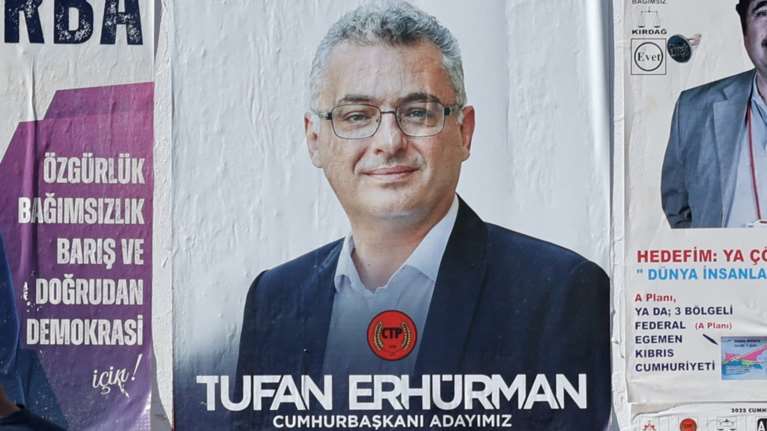 Καταποντίστηκε ο εκλεκτός του Ερντογάν στα Κατεχόμενα: Ο Τουφάν Ερχιουρμάν διαδέχεται τον Τατάρ στην ηγεσία του ψευδοκράτους