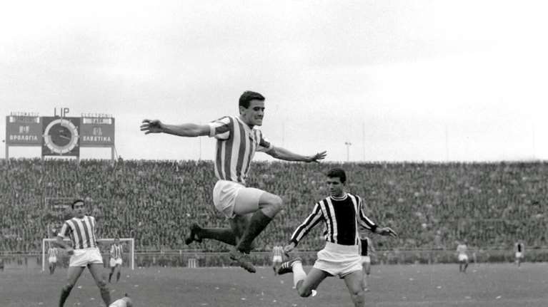 Πένθος στο ελληνικό ποδόσφαιρο: Πέθανε ο θρυλικός ποδοσφαιριστής του Ολυμπιακού, Νίκος Γιούτσος