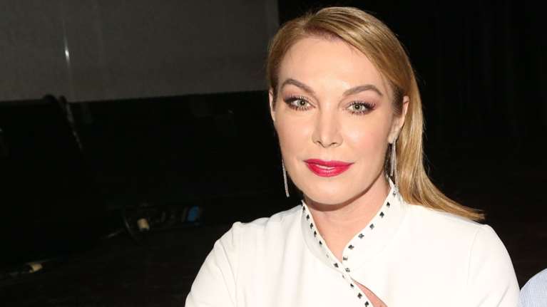 Yacht chic η Τατιάνα Στεφανίδου: Το ιδανικό ολόλευκο σύνολο με Polo Ralph Lauren και Hermès Birkin Bag