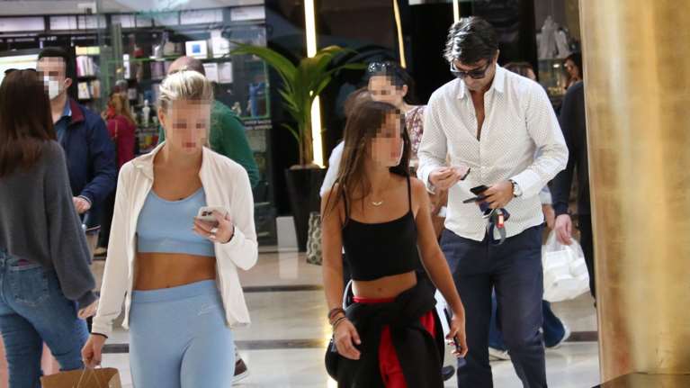 Τρυφερός μπαμπάς ο Ίλια Ίβιτς: Η σπάνια εμφάνιση με τις πανέμορφες κόρες του