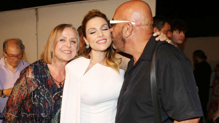 Ελεωνόρα Ζουγανέλη: Το προσκλητήριο γάμου - εισιτήριο &amp; το νυφικό υπερπαραγωγή