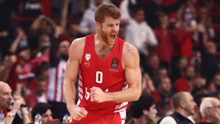 EuroLeague: Ο Ολυμπιακός &quot;έπνιξε&quot; τη Μιλάνο στο ΣΕΦ και πάτησε κορυφή- Λάμψη Πίτερς, MVP ο Ουόκαπ