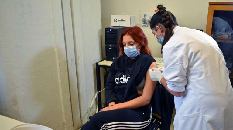 Κορονοϊός: Προβληματισμός για την 4η δόση - " Το μεγάλο στοίχημα είναι να υπάρξουν εμβόλια που σταματούν τη μετάδοση"