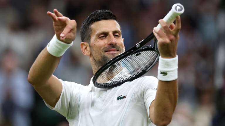 Wimbledon: &quot;Goooodnight&quot; - Η στιγμή που ο Τζόκοβιτς παίρνει την... εκδίκησή του από όσους τον αποδοκίμαζαν [βίντεο]