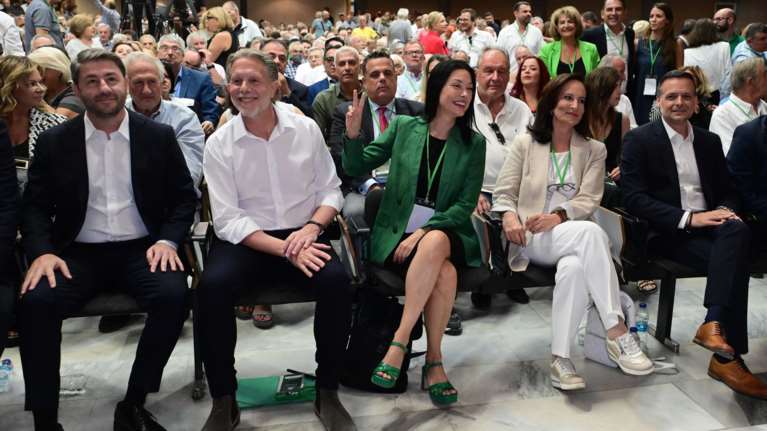 ΠΑΣΟΚικές αψιμαχίες ενόψει συνεδρίου: Το αίτημα Δούκα, η νέα "βελόνα" Γερουλάνου και το κάλεσμα Ανδρουλάκη