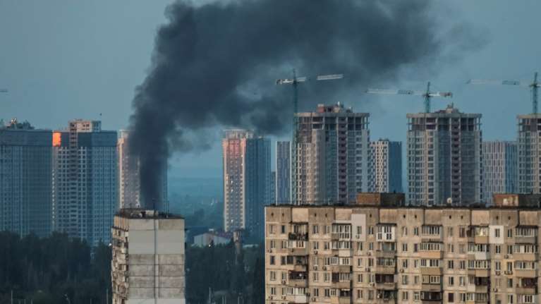 Πόλεμος στην Ουκρανία: Επιθέσεις &quot;άνευ προηγουμένου&quot; στο Κίεβο ενώ επισκέπτεται τη χώρα ο απεσταλμένος της Κίνας