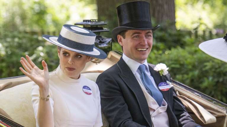 Ο Εντοάρντο Μαπέλι Μόζι αγαπάει την πριγκίπισσα Βεατρίκη και δεν διστάζει να το φωνάξει για να το ακούσει όλος ο κόσμος