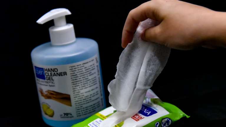 &quot;Έφοδος&quot; των Ελλήνων στα σούπερ μάρκετ: Αύξηση 700% στις πωλήσεις απολυμαντικών