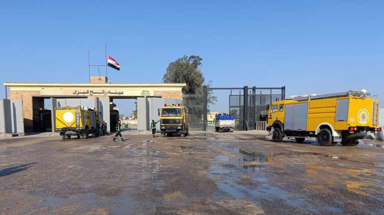 Η Αίγυπτος ανοίγει τη Ράφα για να περάσει η ανθρωπιστική βοήθεια στη Γάζα