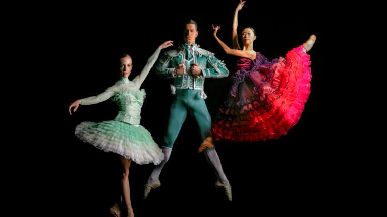 Με κοστούμια της Μαίρης Κατράντζου ο Δον Κιχώτης στη Λυρική