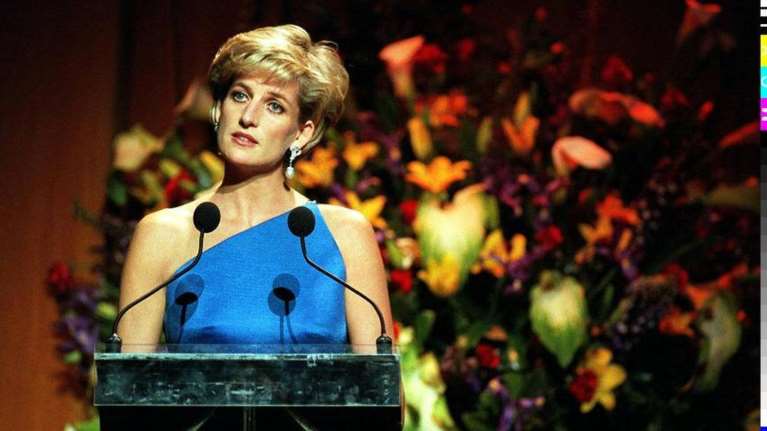 Πριγκίπισσα Νταϊάνα: Το παντοτινό fashion icon και η influencer όλων των εποχών πέθανε σαν σήμερα πριν από 25 χρόνια