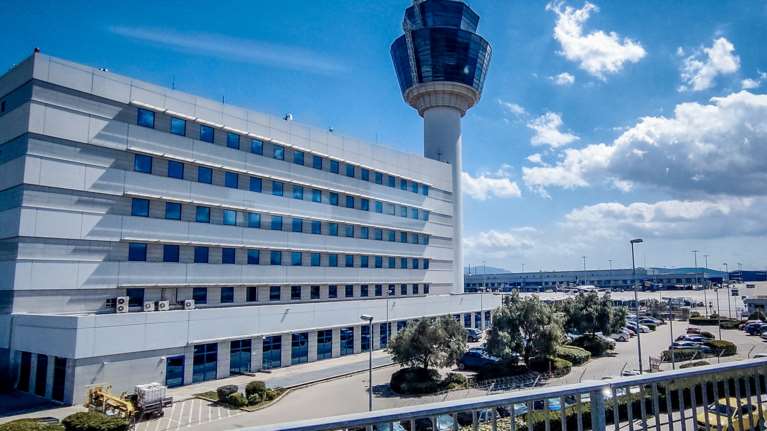 Διθύραμβοι από τη γαλλική Echos: &quot;Το αεροδρόμιο της Αθήνας απογειώνεται στο Χρηματιστήριο&quot;