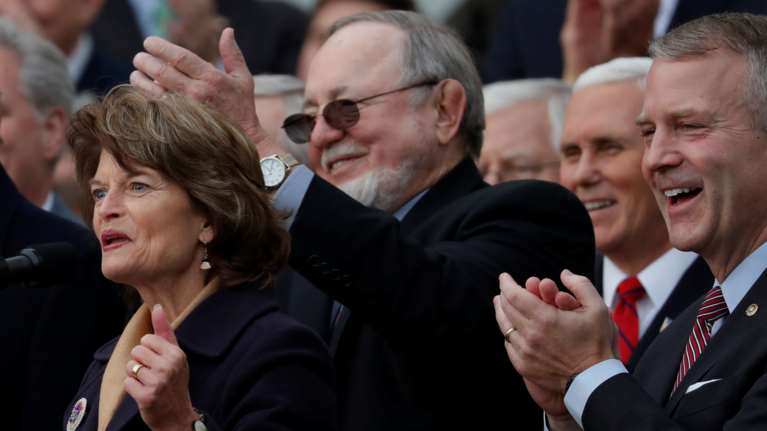 Με κορονοϊό αρνητής γερουσιαστής στις ΗΠΑ που είχε αποκαλέσει τη νόσο &quot;ιό της μπύρας&quot;