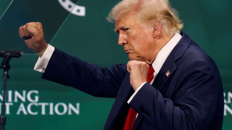 Τραμπ προς χριστιανούς ψηφοφόρους του: Σε τέσσερα χρόνια δεν θα χρειαστεί να ξαναψηφίσετε - Τι εννοεί;