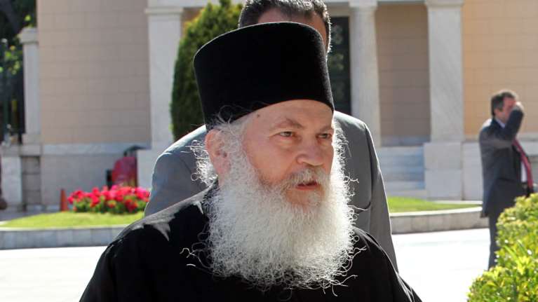 Με κορονοϊό ο ανεμβολίαστος ηγούμενος Εφραίμ του Βατοπεδίου - Εσπευσμένα στον Ευαγγελισμό με αεροδιακομιδή