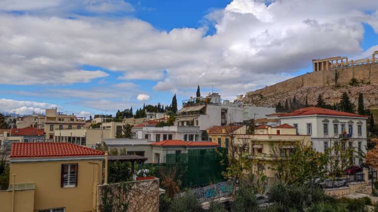 Καιρός: Υψηλές θερμοκρασίες αλλά και βροχές σήμερα - Πού θα είναι έντονα τα φαινόμενα