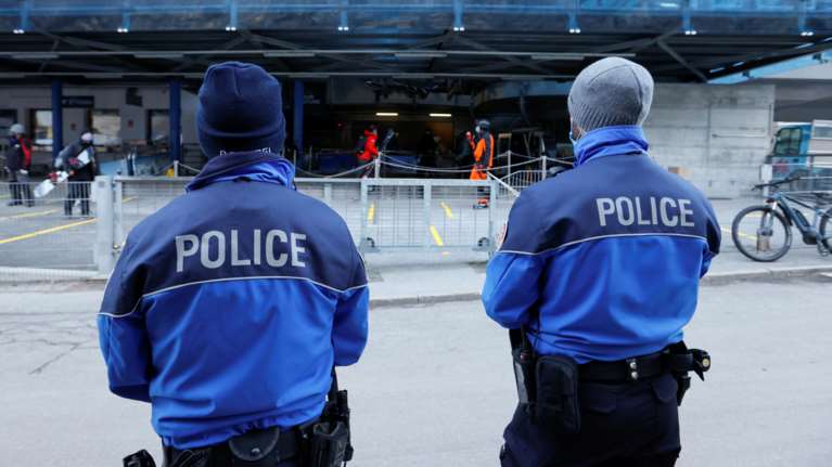 Ελβετία: 28χρονη επιτέθηκε σε δύο γυναίκες μέσα σε πολυκατάστημα στο Λουγκάνο