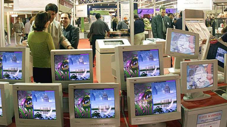 Έρχονται τα &quot;κουπόνια για τα laptop&quot;: Ανοίγει ο δρόμος για την έκδοση των vouchers - Ποιοι θα πάρουν από 630 έως 1.600 ευρώ