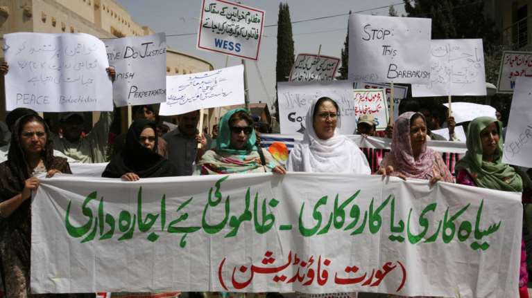 Ανατριχιαστικό: Ζευγάρι στο Πακιστάν δολοφονήθηκε επειδή αψήφησε τις επιθυμίες των οικογενειών τους και παντρεύτηκαν