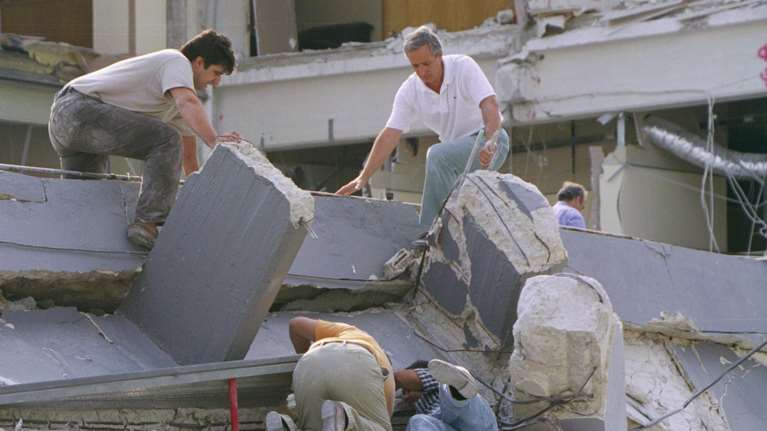 Σεισμός 1999: 26 χρόνια από τον φονικό σεισμό της Αθήνας - Τα 15 δευτερόλεπτα της καταστροφής [εικόνες]
