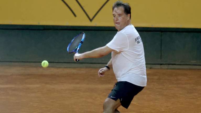 Τρολάρισμα στον Άδωνι Γεωργιάδη με το... &quot;Final Countdown&quot; για τις επιδόσεις του στο τένις - Χαμός στο Mega [βίντεο]