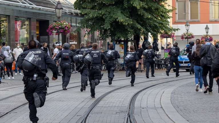Επίθεση με μαχαίρι στη Γερμανία: 24χρονος Σομαλός ο μακελάρης που σκότωσε τρεις και τραυμάτισε πέντε [εικόνες-βίντεο]