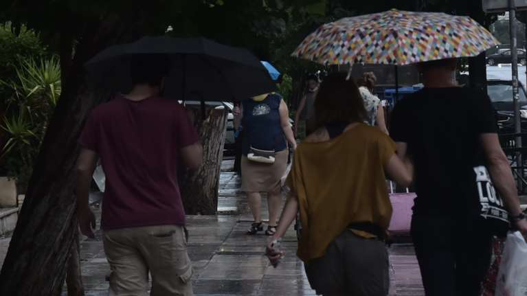 Καιρός: Αλλαγή σκηνικού για ένα 48ωρο: Ψηλά ο υδράργυρος, αλλά με ισχυρές καταιγίδες και ανέμους - Πού έρχονται μπουρίνια