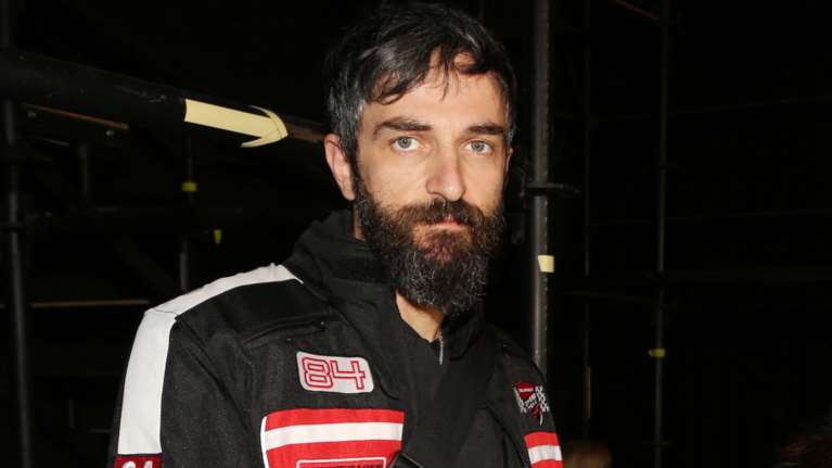 Άρης Σερβετάλης: Οι αντιδράσεις για τη Θεία Κοινωνία στην κατάψυξη &amp; η βαθιά σχέση του με τη θρησκεία μετά από ατύχημα όταν ήταν τεσσάρων ετών