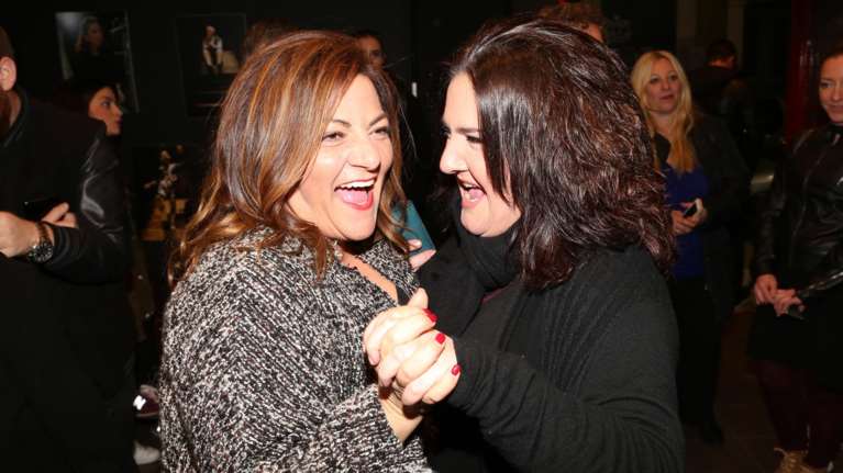 Θεές Σταυροπούλου-Βογιατζάκη: Αναβιώνουν την πιο epic σκηνή του &quot;Είσαι το ταίρι μου&quot;, 20 χρόνια μετά [βίντεο]