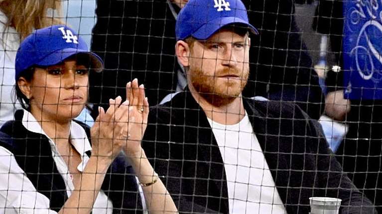 Instagram VS Reality: &quot;Ρομαντικό ραντεβού&quot; για τη Μέγκαν η εξόρμηση στο γήπεδο με το Χάρι παρά τα γιουχαΐσματα