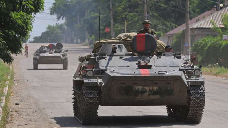 Ρωσική προέλαση στην Ουκρανία: Έκκληση στους αμάχους να φύγουν από το Σλοβιάνσκ - Έξαλλος ο Ζελένσκι με τους στρατηγούς του