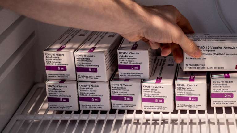 Κορονοϊός: &quot;Όχι&quot; της ΕΕ στις 100 εκατομμύρια επιπλέον δόσεις της Astrazeneca