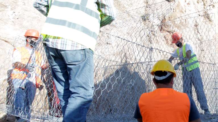 Στην κυκλοφορία και πάλι ο οδικός άξονας Βάρκιζας - Σουνίου