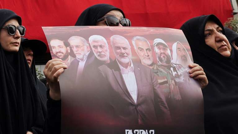 Ισμαήλ Χανίγια: Χιλιάδες μαυροφορεμένοι Ιρανοί στους δρόμους της Τεχεράνης για την κηδεία του ηγέτη της Χαμάς