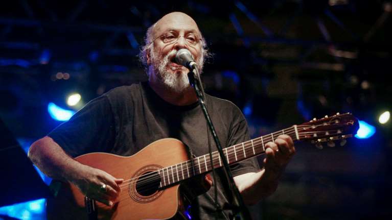 Στο σχολείο του Διονύση Σαββόπουλου στη Θεσσαλονίκη: Άγνωστες ιστορίες από ένα παιδικό του φίλο [βίντεο]