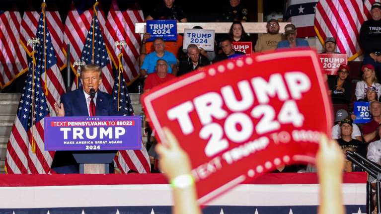 ΗΠΑ: Ακλόνητο φαβορί για το χρίσμα των Ρεπουμπλικάνων ο Τραμπ, παρά τις δικαστικές περιπέτειες