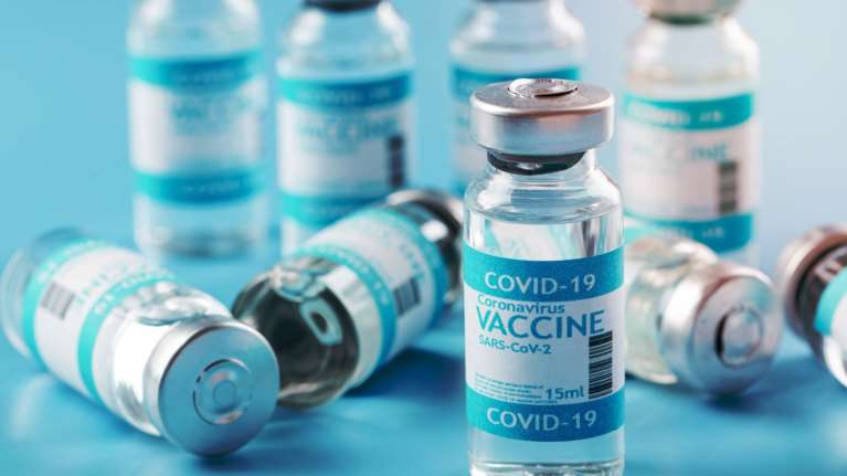 Η AstraZeneca αποσύρει το εμβόλιό της κατά του κορονοϊού - Οι λόγοι που επικαλείται