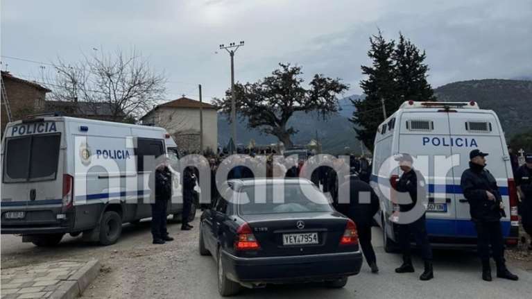 Χειμάρρα: Δεν επέτρεψαν στον Μπελέρη να μπει στην εκκλησία στην κηδεία της γιαγιάς του- Η 6ωρη άδεια κράτησε... 10 λεπτά