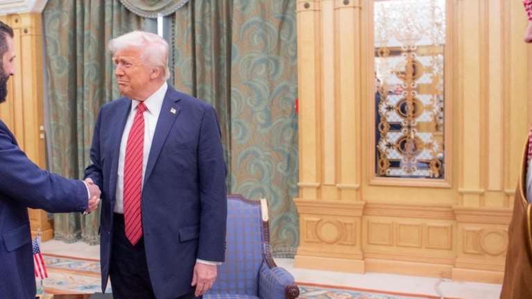 Όταν ο Τραμπ ανακάλυψε πόσο "νέος, ελκυστικός και σκληρός" είναι ο ηγέτης της Συρίας - Η ιδιαίτερη αναφορά στον Ερντογάν