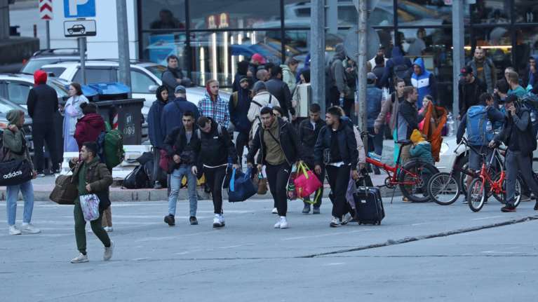 Πανωλεθρία Πούτιν μετά την επιστράτευση: Πάνω από 700.000 Ρώσοι εγκατέλειψαν τη χώρα μετά την προκήρυξή της