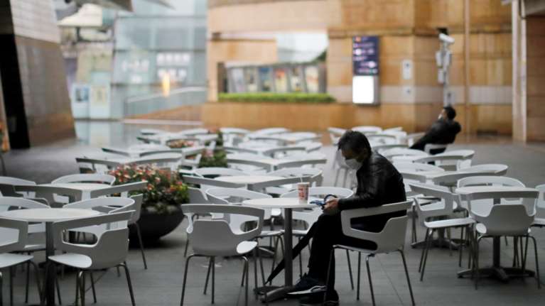 Κορονοϊός: &quot;Καμπανάκι&quot; από τον ΠΟΥ κατά της πρόωρης άρσης των περιοριστικών μέτρων