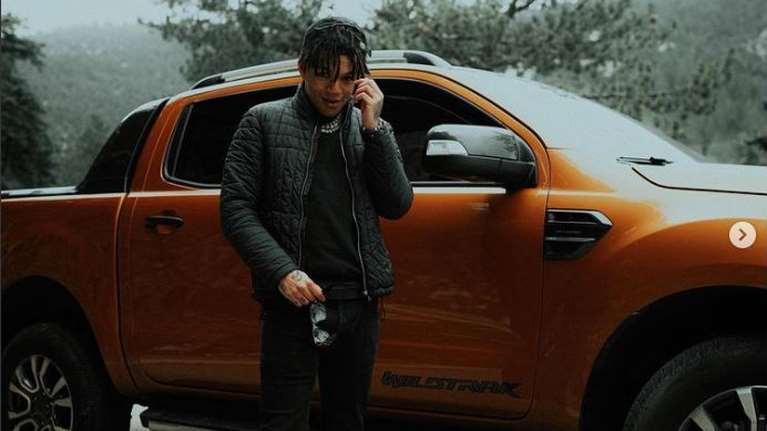 Thug Slime: Ποιος είναι ο 25χρονος ράπερ με τα... μαχαίρια  - Φίλος του Mad Clip και συμμαθητής του Κώστα Αντετοκούνμπο