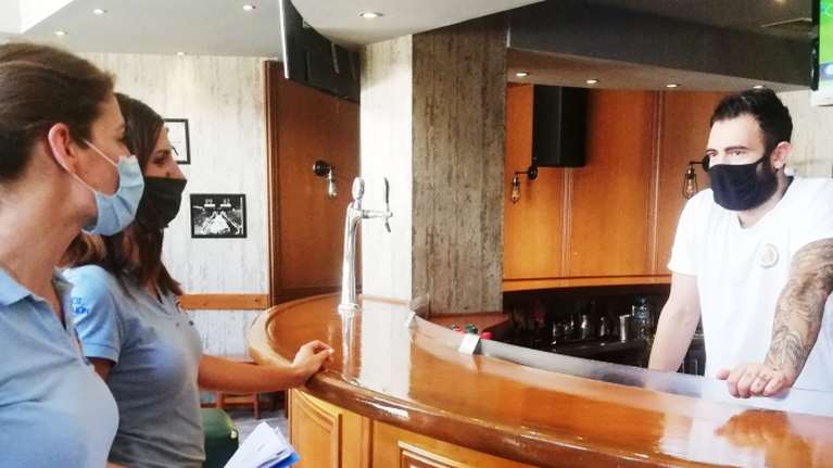 Κορονοϊός: Στο &quot;κόκκινο&quot; και τα Τρίκαλα - Mίνι lockdown με μάσκες παντού