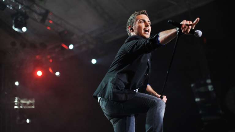 Ο Μιχάλης Χατζηγιάννης επιστρέφει στο Θέατρο Λυκαβηττού και μας περιμένει