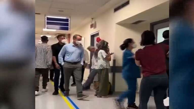 Κυριάκος Μητσοτάκης: Αιφνιδιαστική επίσκεψη στο Λαϊκό Νοσοκομείο [βίντεο]