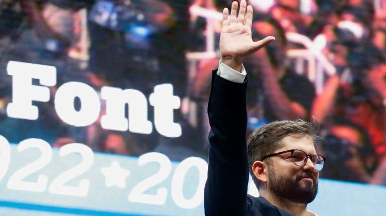 Χιλή: Θρίαμβος του αριστερού Γκαμπριέλ Μπόριτς απέναντι στον ακροδεξιό υποψήφιο πρόεδρο