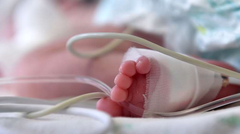 Θάνατος βρέφους στην Πτολεμαΐδα: &quot;Ήταν κρύο και χλωμό, δεν έκλαιγε και δε μιλούσε&quot; - Το έστειλαν σπίτι του δύο φορές