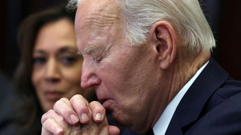 &quot;Είναι μαχητής&quot;: Μηνύματα συμπαράστασης από Τραμπ, Χάρις, Ομπάμα στον Μπάιντεν μετά τη διάγνωση με επιθετική μορφή καρκίνου